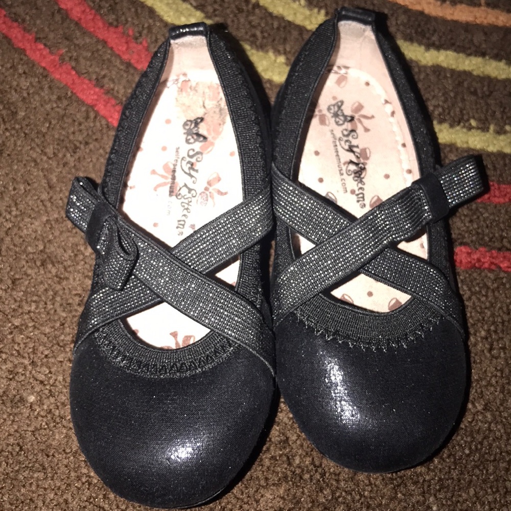 Toddler girl black dress shoe